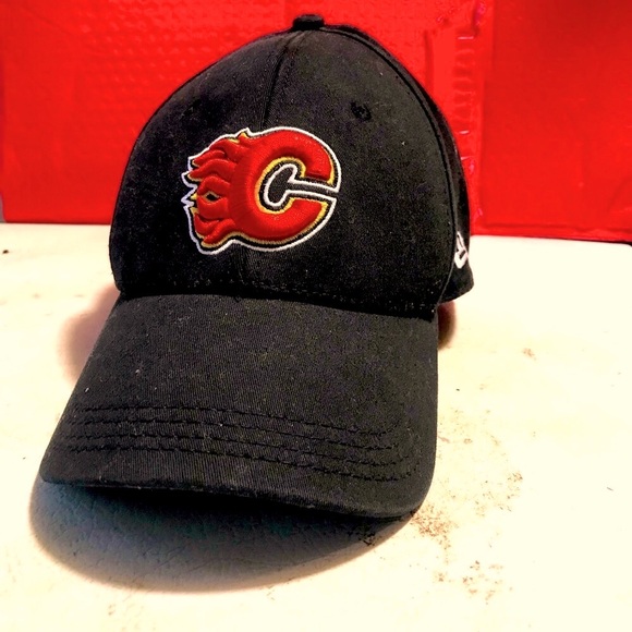 Calgary Fames hat. 15$ or bundle 3 items/ 25$ - Picture 1 of 6